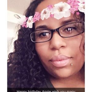 Meet your Posher, Angela